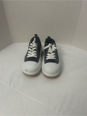 Men's Low-Top Canvas Sneakers in Black and White